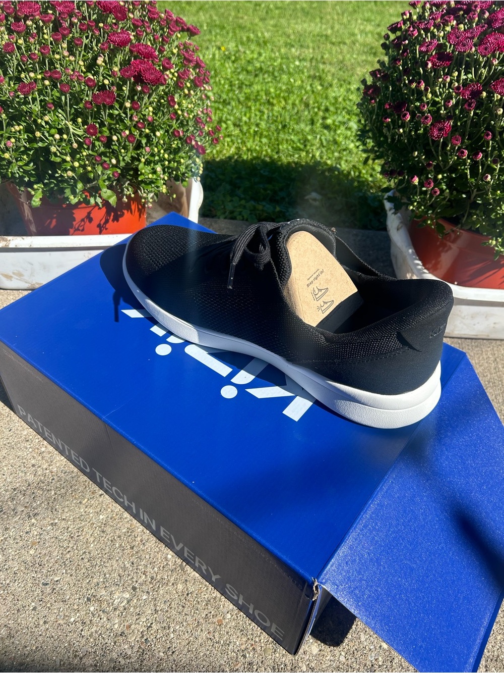 Kizik Dress Sneaker - black and white - Men’s